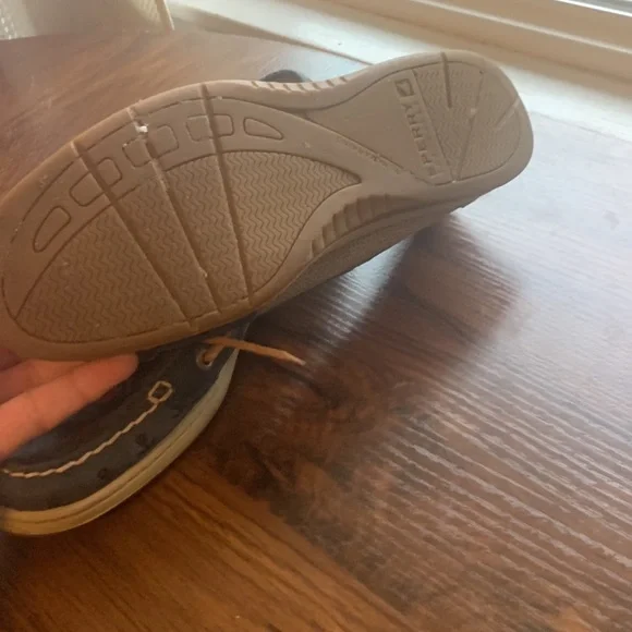 Sperry boat shoes with anchor detailing - Picture 2 of 5